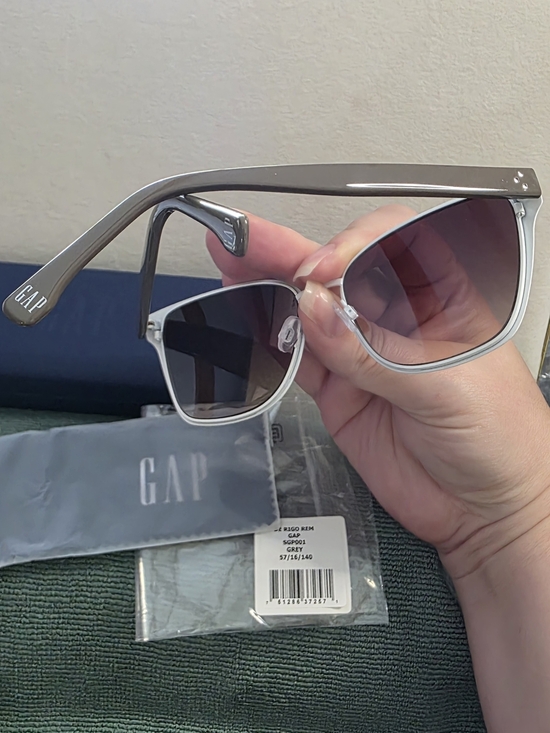 GAP Oversized Cat‑Eye Sunglasses – Model SGP001 Grey – NWT Case and Cloth main image 7